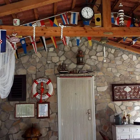 Holiday Utula * Veliki Drvenik